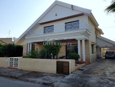 Resale Detached Residential Property in Papas Area