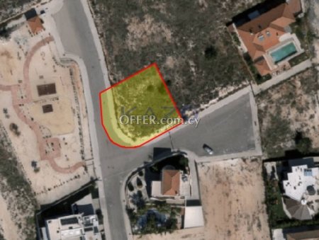 Corner Plot for Sale in Agios Athanasios