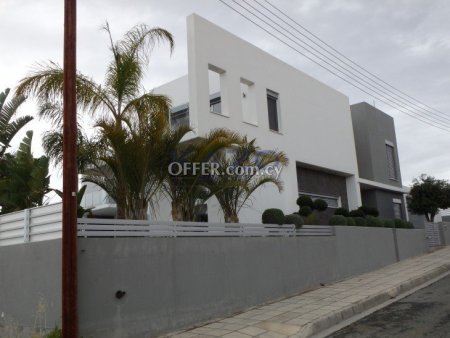 Detached House For Sale in Panthea Area