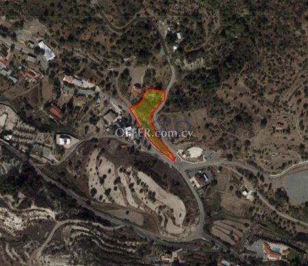 Large Residential Land for Sale in Apsiou