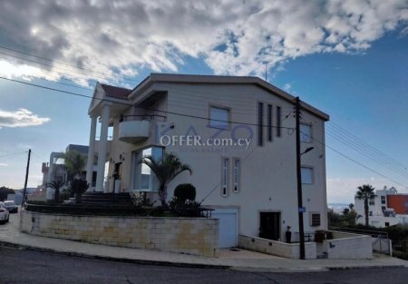 Resale Corner Three-storey Detached Pool House for Sale in Laiki Lefkothea