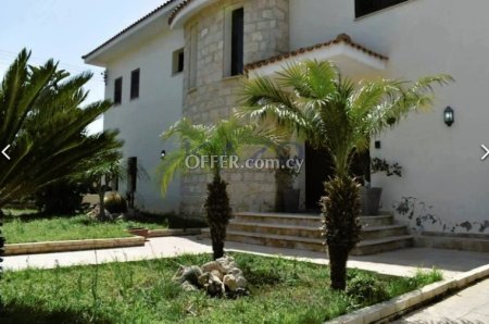 Spacious Three Bedroom Villa for Sale in  Pyrgos Area