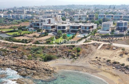 Villa For Sale in Chloraka, Paphos - DP4215