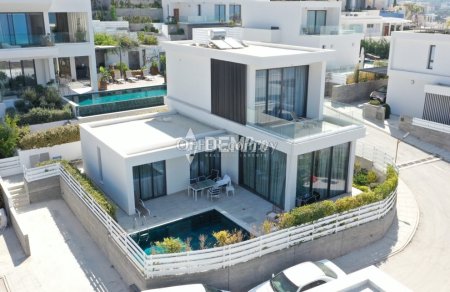 Villa For Sale in Chloraka, Paphos - DP4214