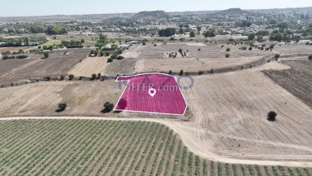 Residential field in Episkopeio , Nicosia