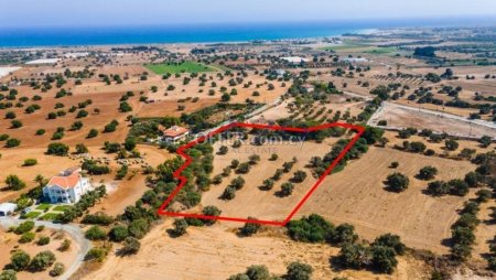 Residential field in Mazotos, Larnaca