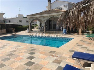 4 Bedroom Detached House With Private Pool  In Deryneia, Famagusta