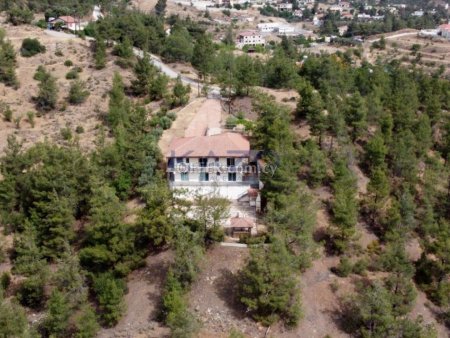 House in Agios Epifanios Oreinis, Nicosia