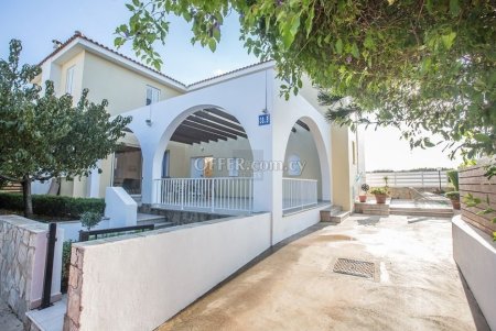 Spacious 5-Bedroom Villa in Ayia Triada