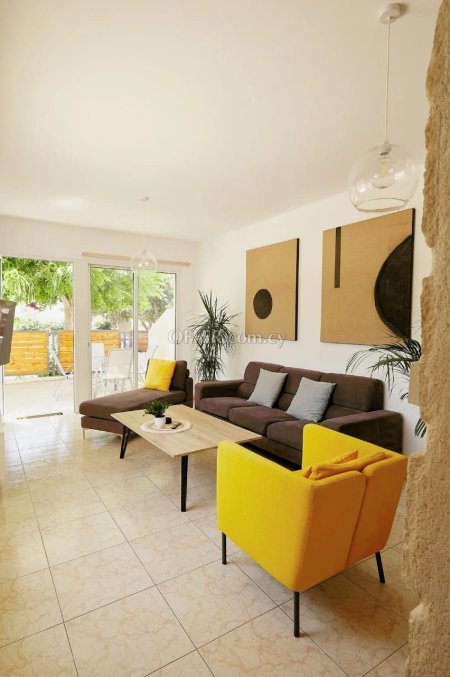 Beautiful spacious 2 bedrooms Townhouse in Universal area