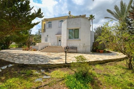 5-bedroom Detached Villa 250 sqm in Paralimni