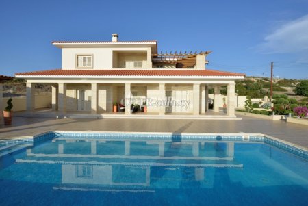 Villa For Rent in Peyia, Paphos - DP4282