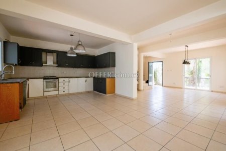 4 Bed Semi-Detached House for sale in Anavargos, Paphos