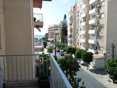 Gorgeous 2 bedroom apartment 150m from the beach