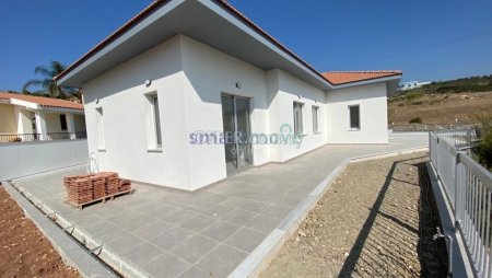 Brand new 3 bedroom bungalow in paraklessia for rent