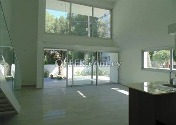 2 Βedroom Maisonette With Nice Garden  In Agioi Omologites, Nicosia