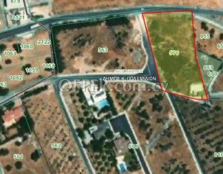 Residential land for sale 4683 m² (building density about to go up!)