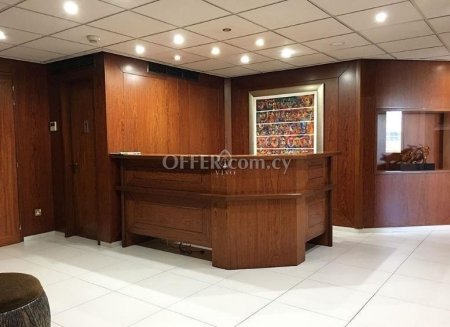 TOP FLOOR OFFICE SPACE OF  210 M2 AVAILABLE FOR RENT