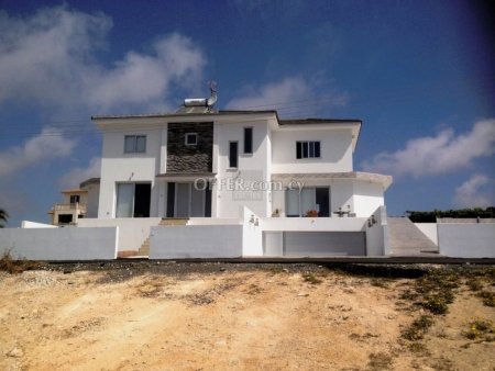 "Hillside Villa with Panoramic Sea Views in a large Plot"