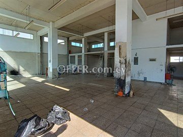 Shop/Showroom Οf 280 Sq.m. With 90 Sq.m. Mezzanine  In Agios Dometios,