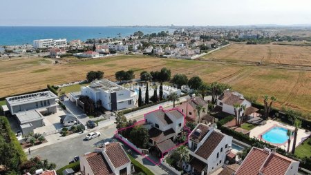 Stunning 4 Bedroom Beachside House in Oroklini Larnaca