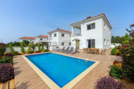 Elegant Three Bedroom Villa with Private Swimming pool in Ayia Napa