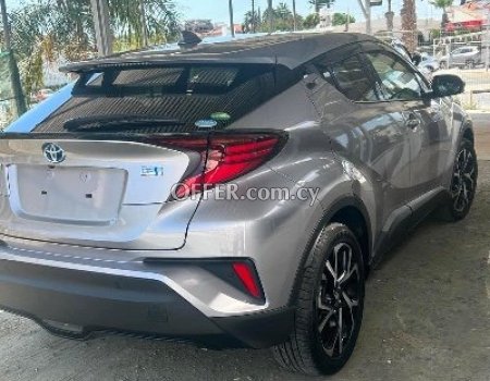 2020 Toyota CHR 1.8L Hybrid Automatic SUV (photo 2)