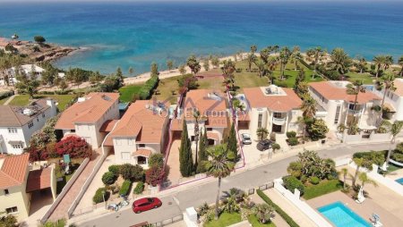 Amazing Beachfront Villa with swimming pool in Protaras, Famagusta