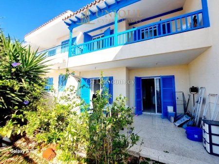 2 Bedrooms Townhouse with sea views in lower Chloraka