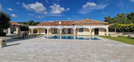 Prestigious Four Bedroom Villa with Guestroom and Maid's Room for Sale in Souni