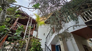 Spacious 3 Bedroom Upper House  In Agios Dometios Near By University O