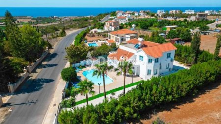 Villa For Rent in Peyia, Paphos - DP4419