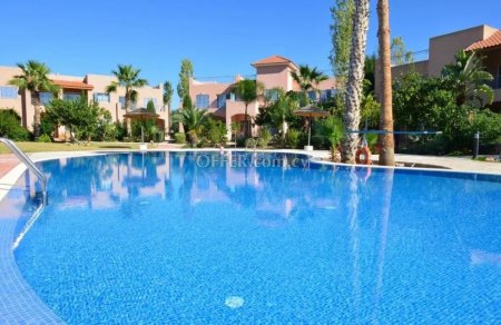 Bright Two-Bedroom Apartment with Pool in Kato Paphos