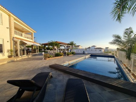 New For Sale €1,500,000 Villa 6 bedrooms, Detached Paphos