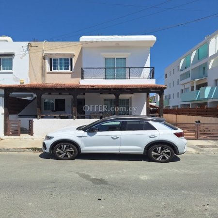 New For Sale €250,000 Maisonette 4 bedrooms, Semi-detached Larnaka (Center), Larnaca Larnaca