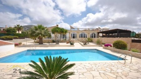 New For Sale €1,500,000 House (1 level bungalow) 4 bedrooms, Tala Paphos