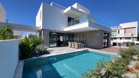 Modern Detached Villa for Rent in Empa with Pool