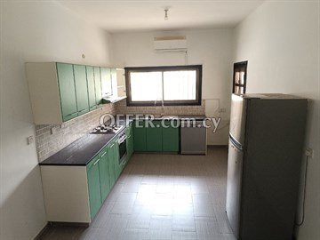 Ground floor 3 bedroom apartment with large interior spaces and common