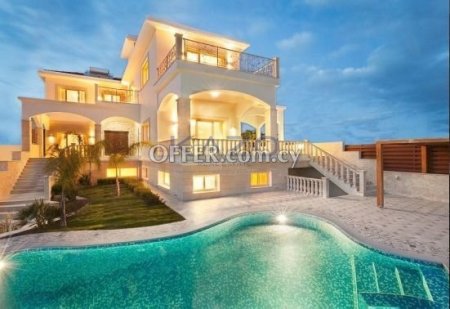 Marvellous Four Bedroom Villa with Pool and Sea View