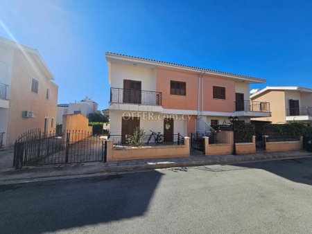 Semi-Detached Villa for Sale in Universal Kato Paphos