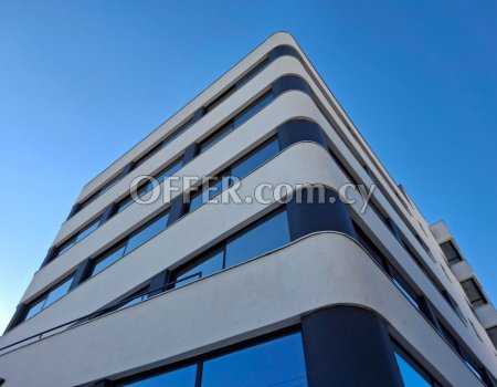 Office 252m2 in commercial building