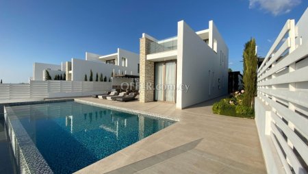 5 Bed Detached Villa for rent in Peyia, Paphos