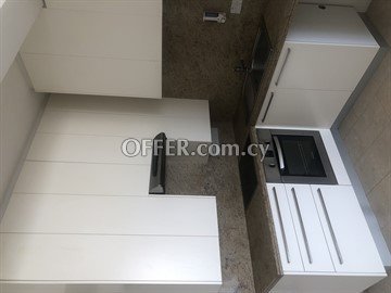 3 Bedroom Whole Floor Apartment  In a Great Location Makedonitissa, Ni