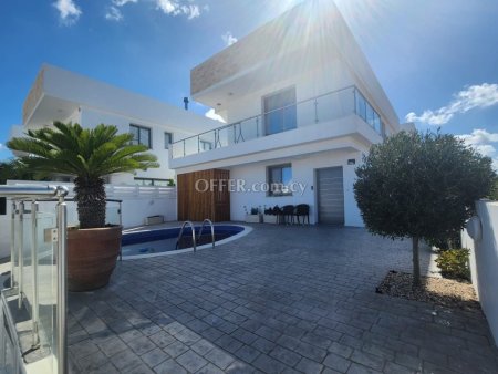 Modern Fully Furnished Detached Villa with Pool for Rent