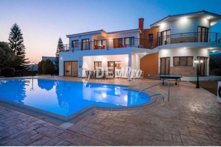 Villa For Rent in Peyia, Paphos - DP4454