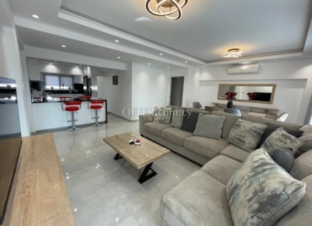 FULLY FURNISHED 3 BEDROOM  MODERN APARTMENT FOR RENT