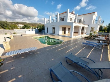 Villa For Rent in Peyia, Paphos - DP4429