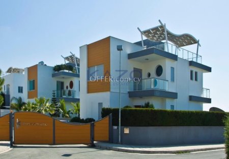 Stunning Villa with Pool in Germasoyeia Tourist Area