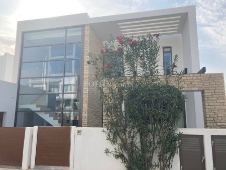 For Rent Detached Villa with Sea View and Pool in Pegeia