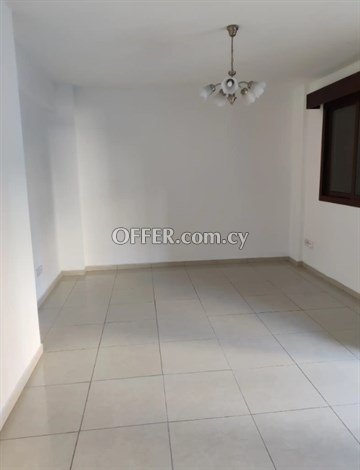 Renovated 2 Bedroom Ground Floor Apartment With Yard  In Lakatamia, Ni